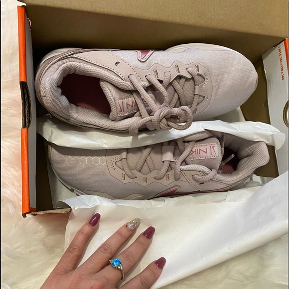 Brand new, still in box, never worn Nikes! Size 5.5 - Picture 4 of 9